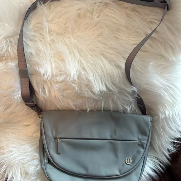 EUC/Like new Lululemon athletica Silver/Gray Crossbody Bag - Picture 3 of 14